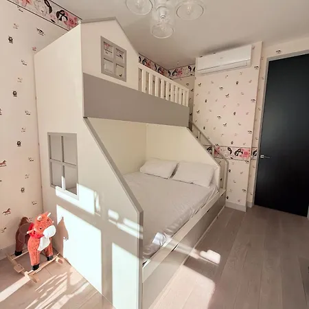 Апартаменты 2-nd Floor Family *